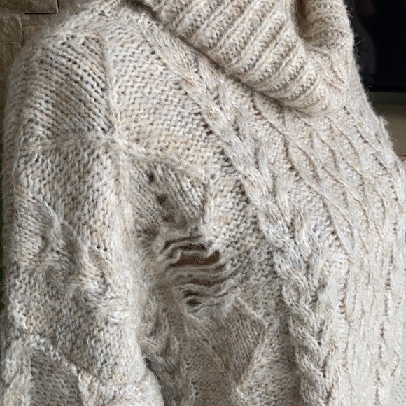 Forever 21 cowl neck raw hem distressed sweater - Picture 4 of 14